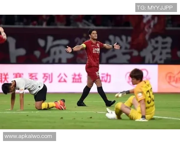 河北华夏与上港激战正酣球迷期待精彩对决与胜负悬念